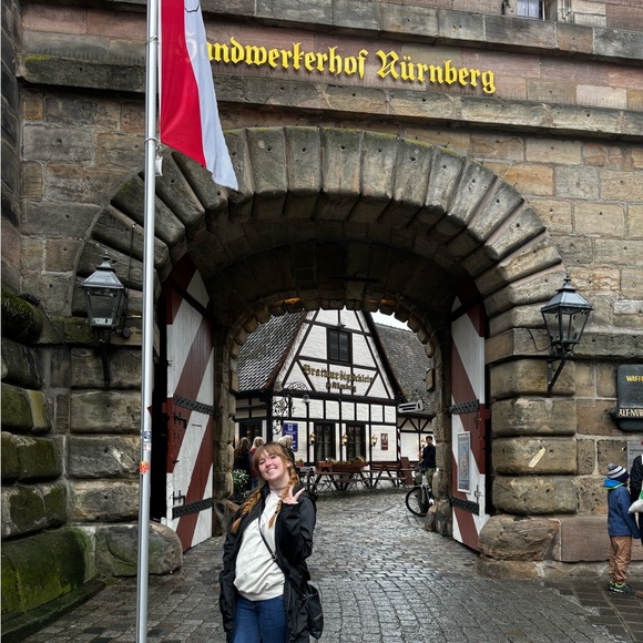 Meet your Posher, Alex - Picture 9 of 16